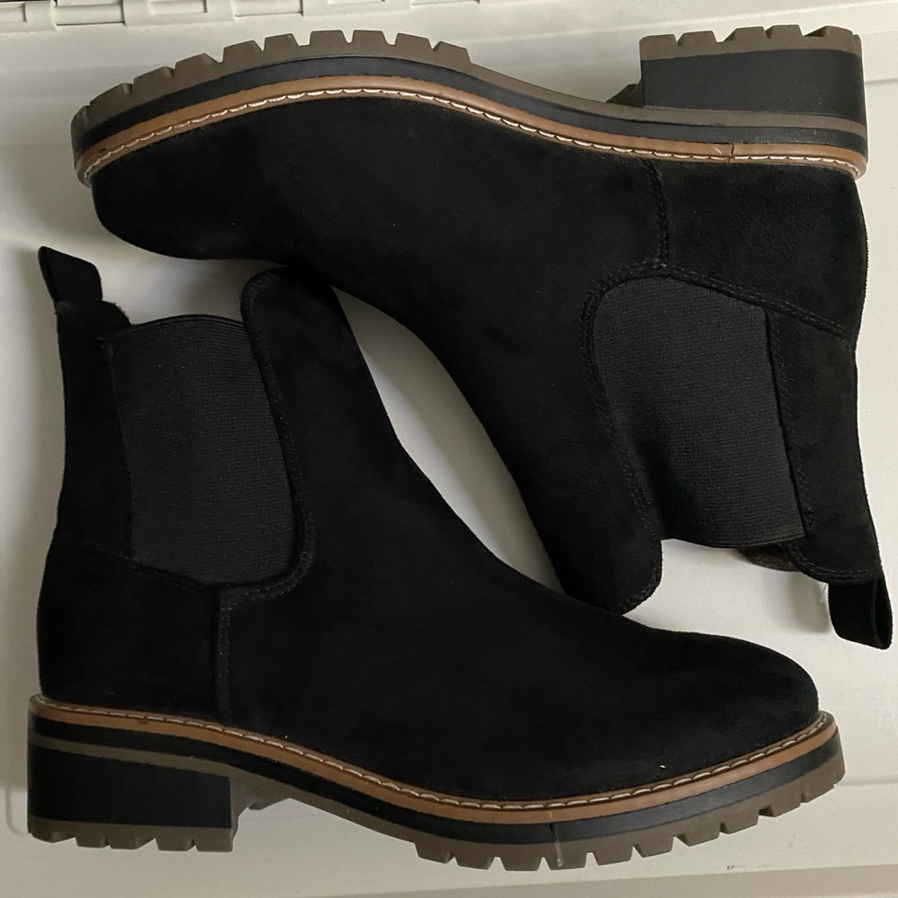 Kensie suede Chelsea boots